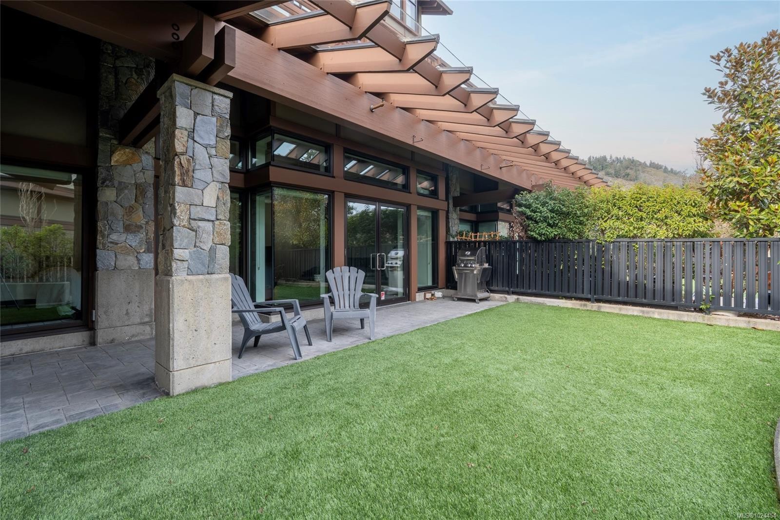 108-2049 Country Club Way, Langford, BC - Outdoor