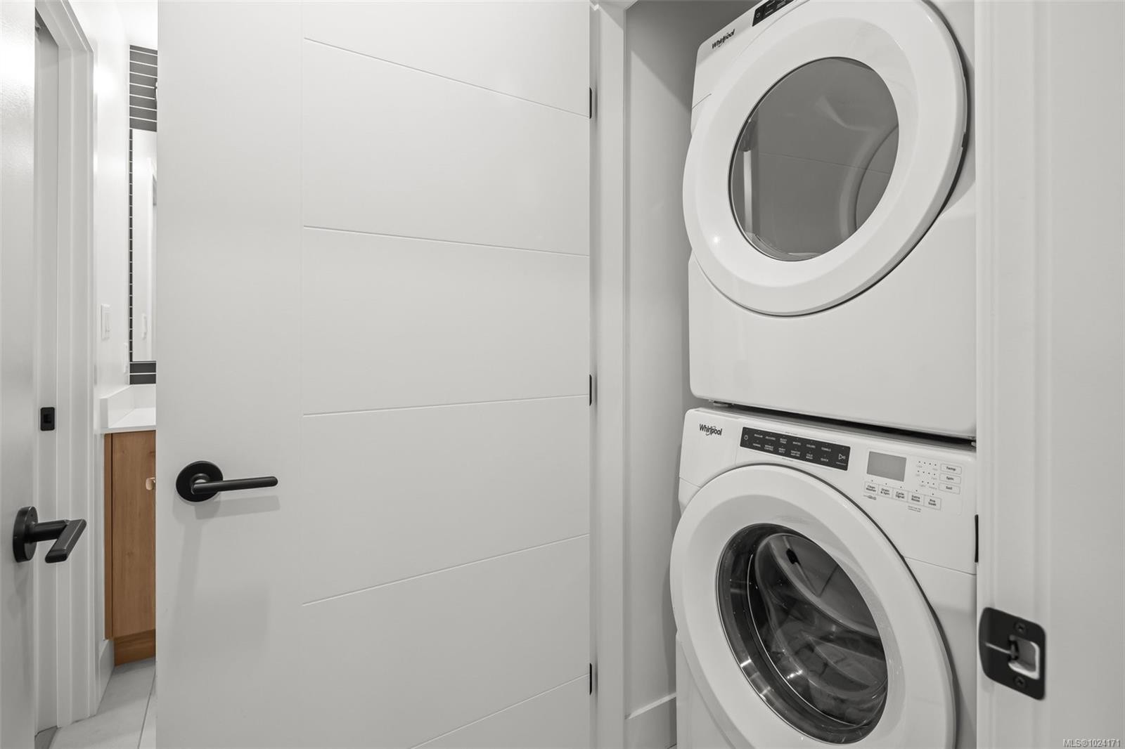 530-920 Reunion Ave, Langford, BC - Indoor Photo Showing Laundry Room