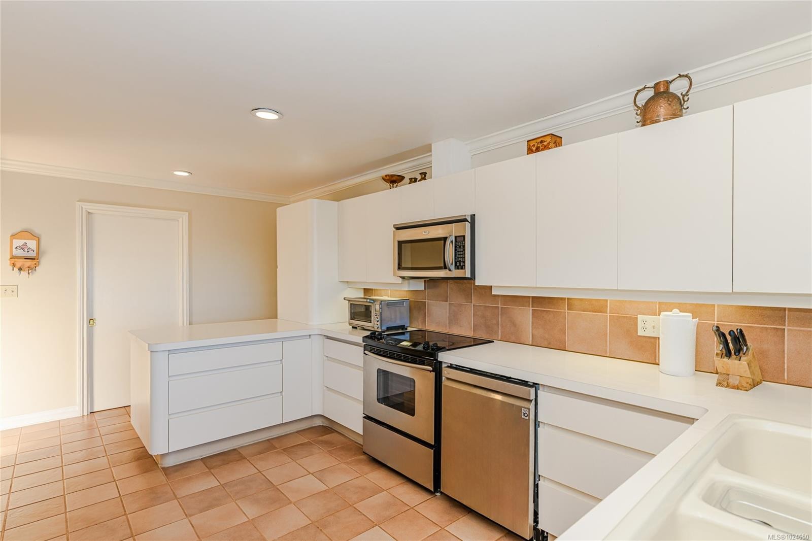 4727 Treetop Hts, Saanich, BC