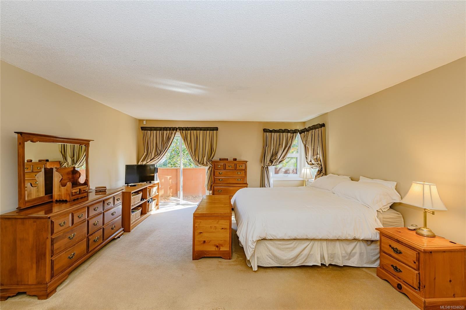 4727 Treetop Hts, Saanich, BC