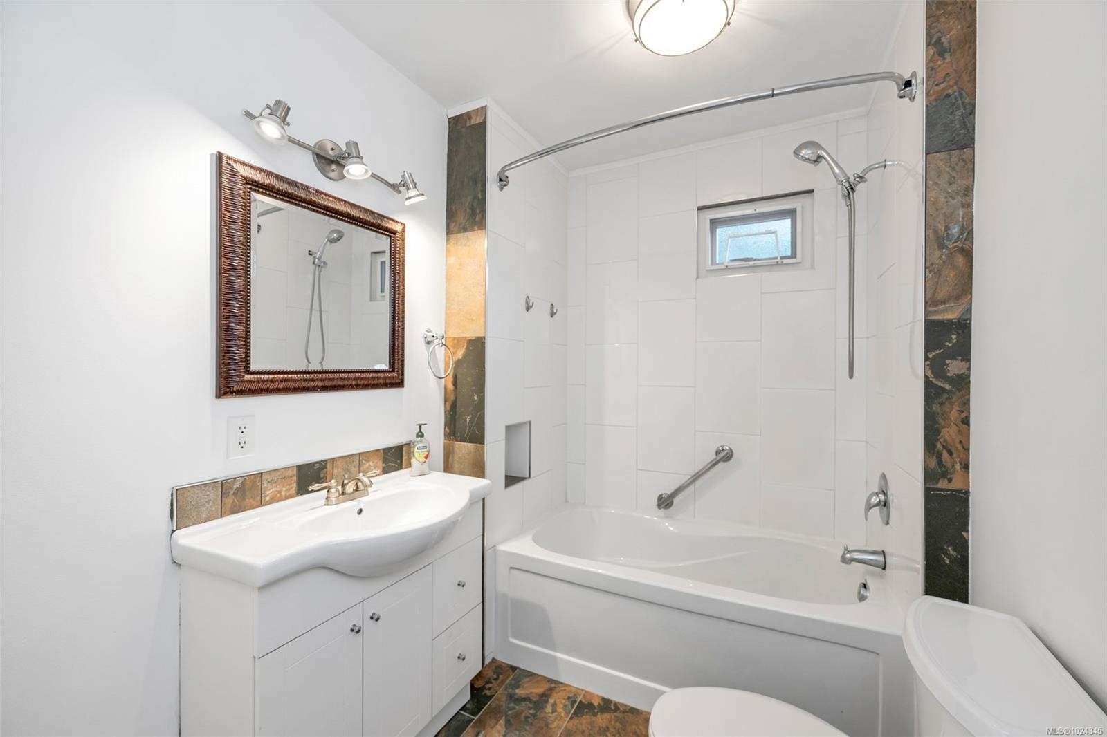 160 Cowichan Lake Rd, Lake Cowichan, BC