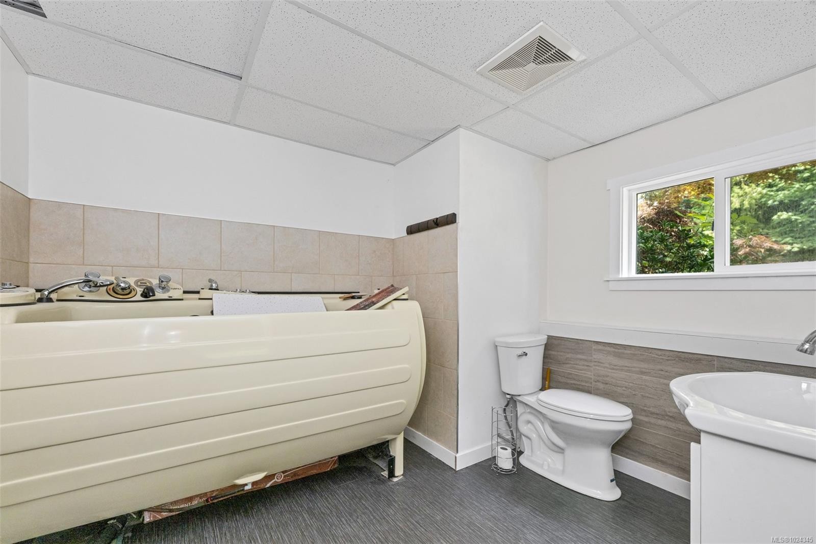 160 Cowichan Lake Rd, Lake Cowichan, BC