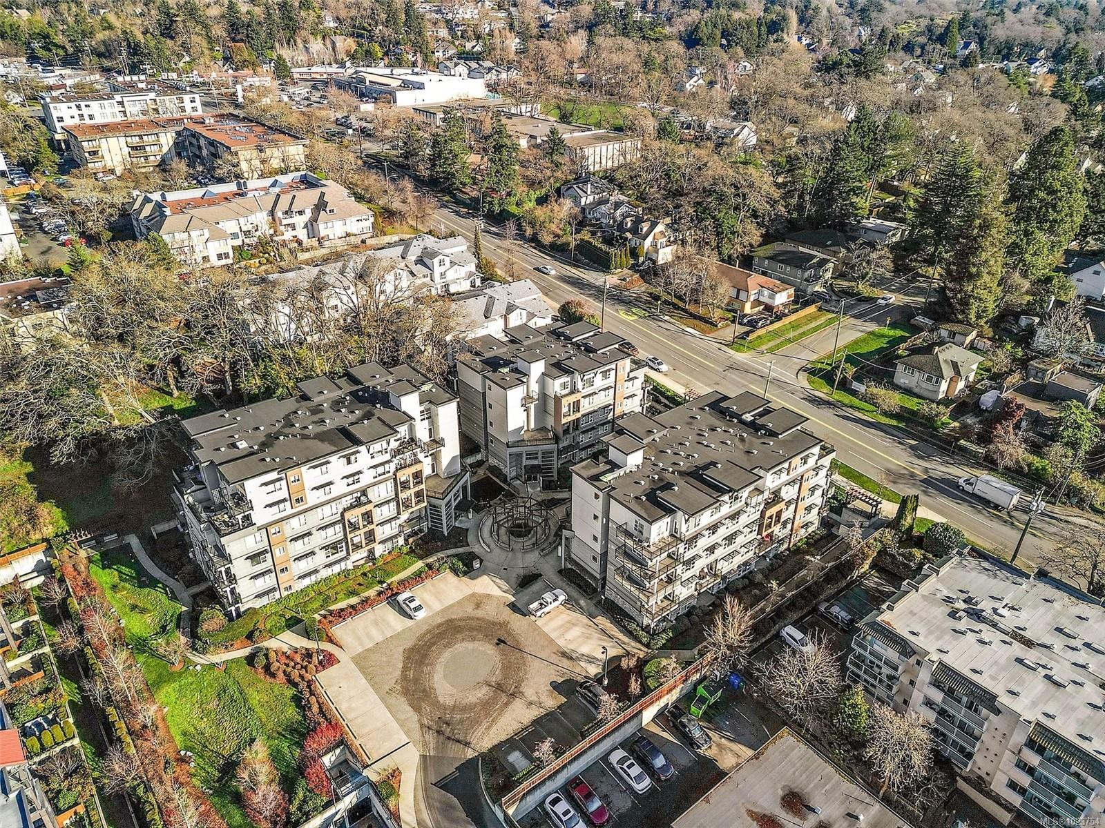 301-1018 Inverness Rd, Saanich, BC - Outdoor With View