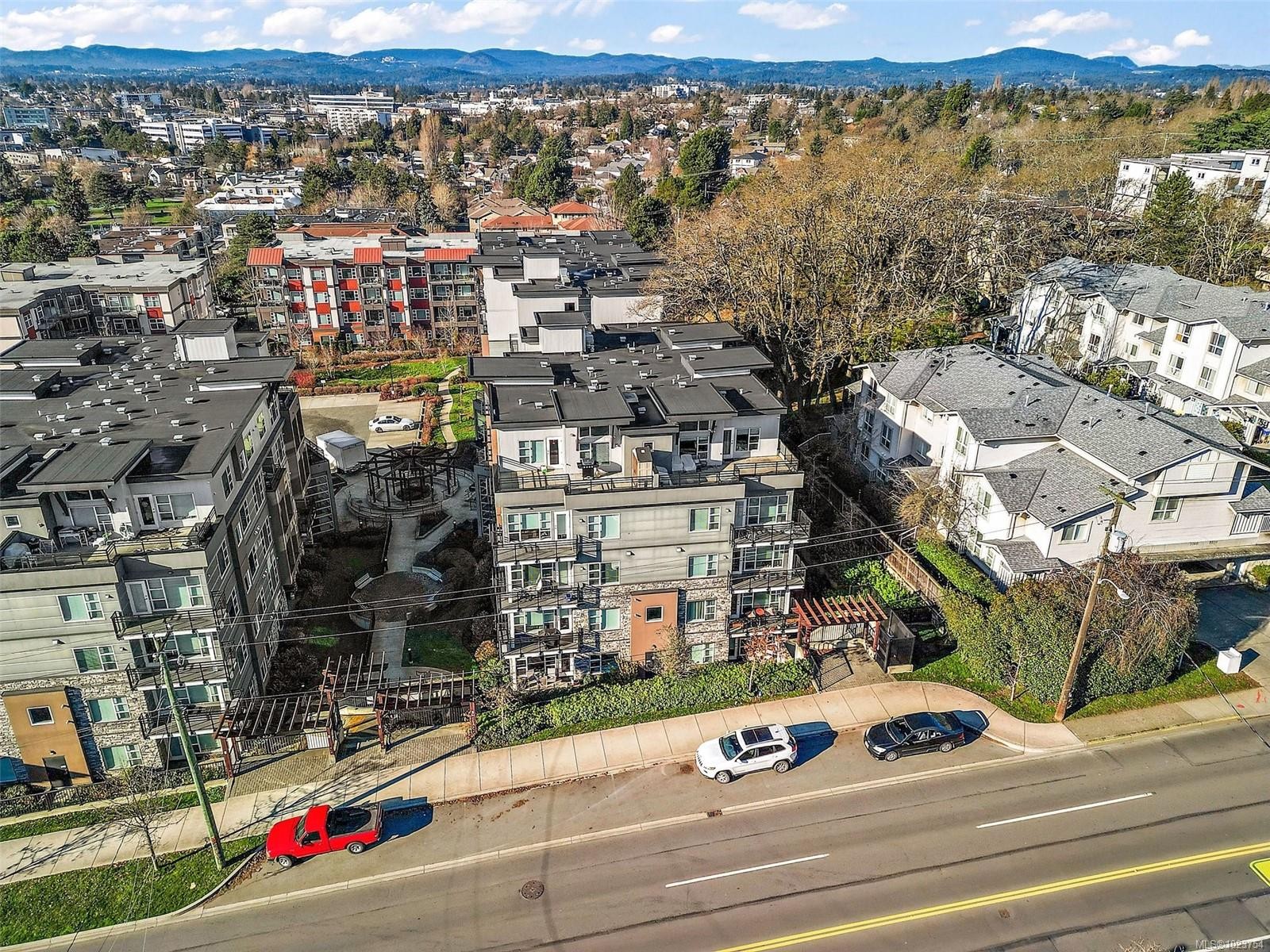 301-1018 Inverness Rd, Saanich, BC - Outdoor With View