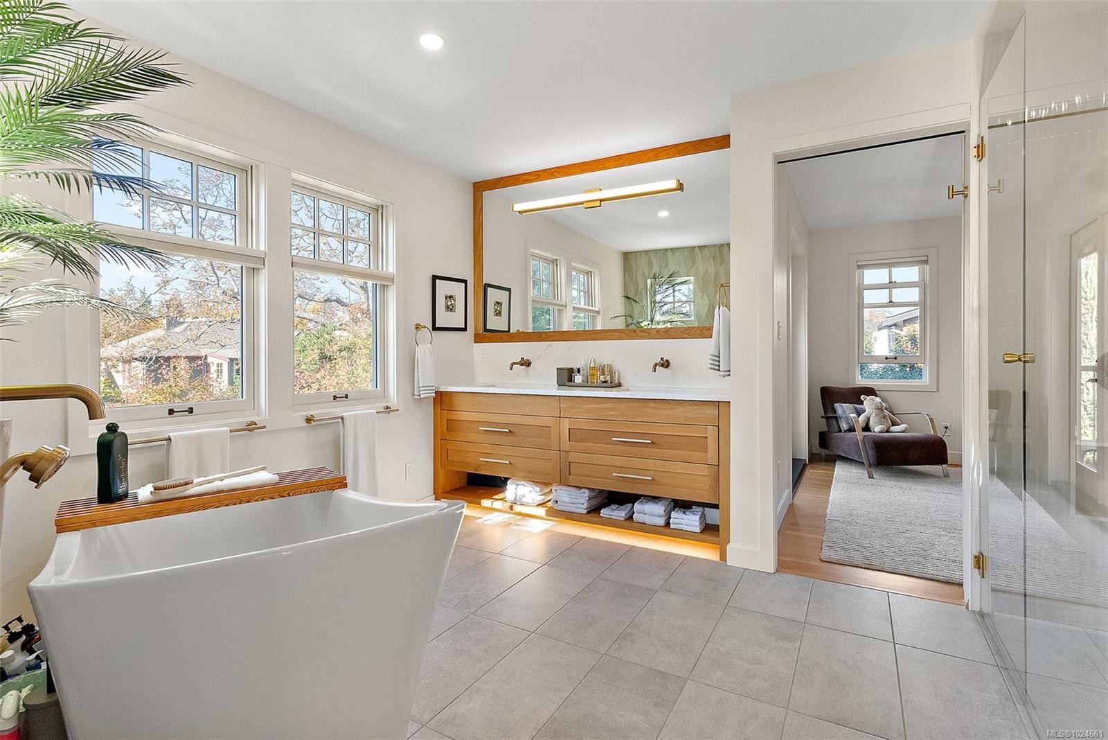 614 Monterey Ave, Oak Bay, BC