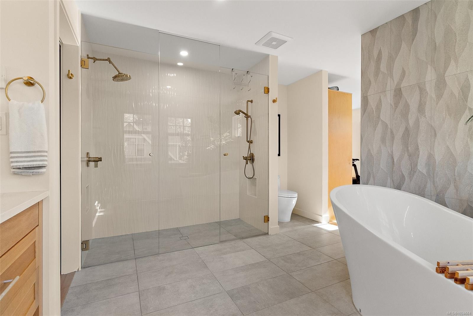 614 Monterey Ave, Oak Bay, BC