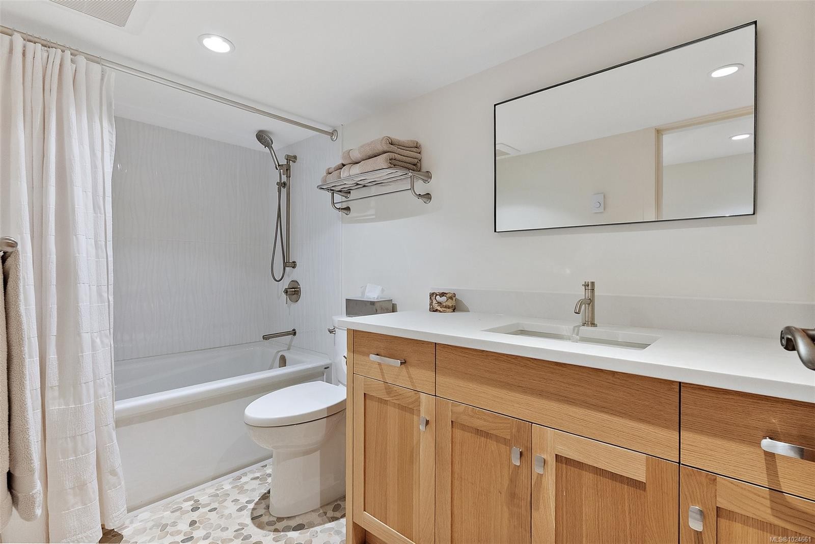 614 Monterey Ave, Oak Bay, BC