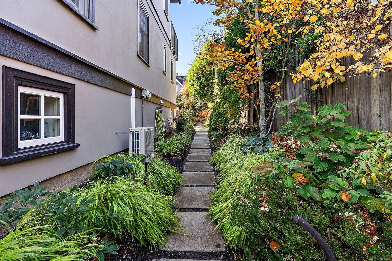 614 Monterey Ave, Oak Bay, BC