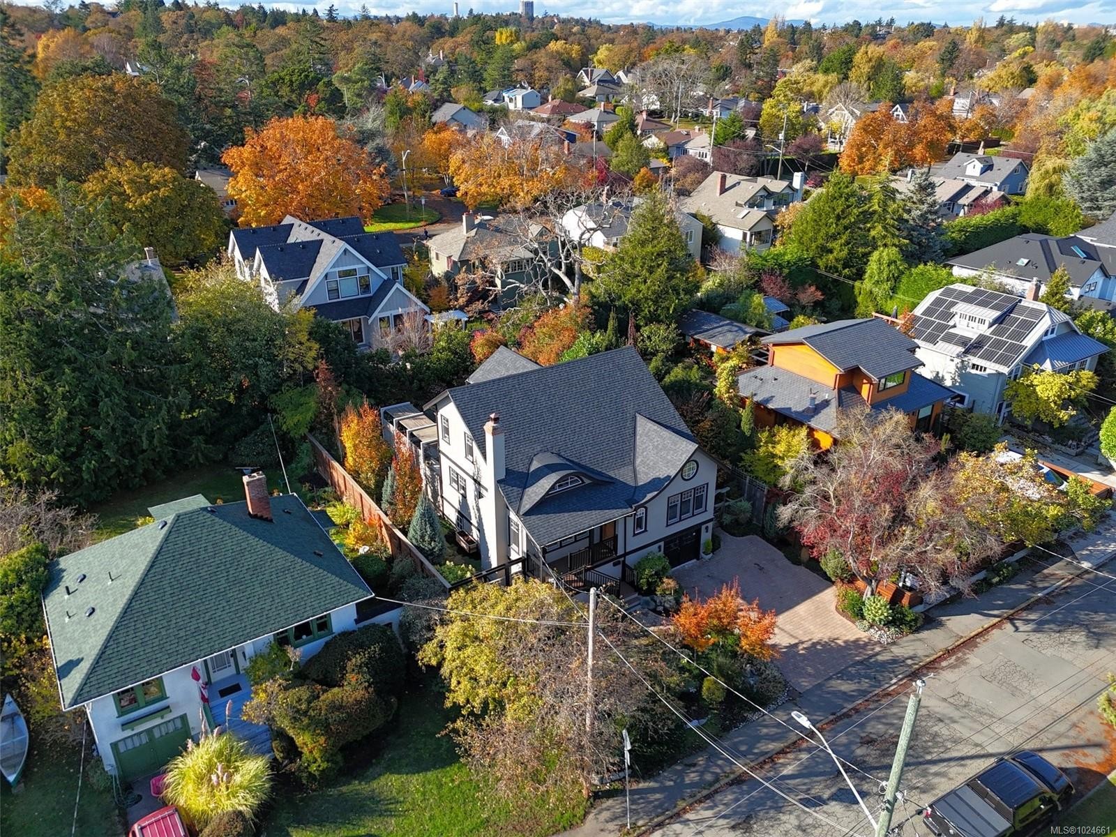 614 Monterey Ave, Oak Bay, BC