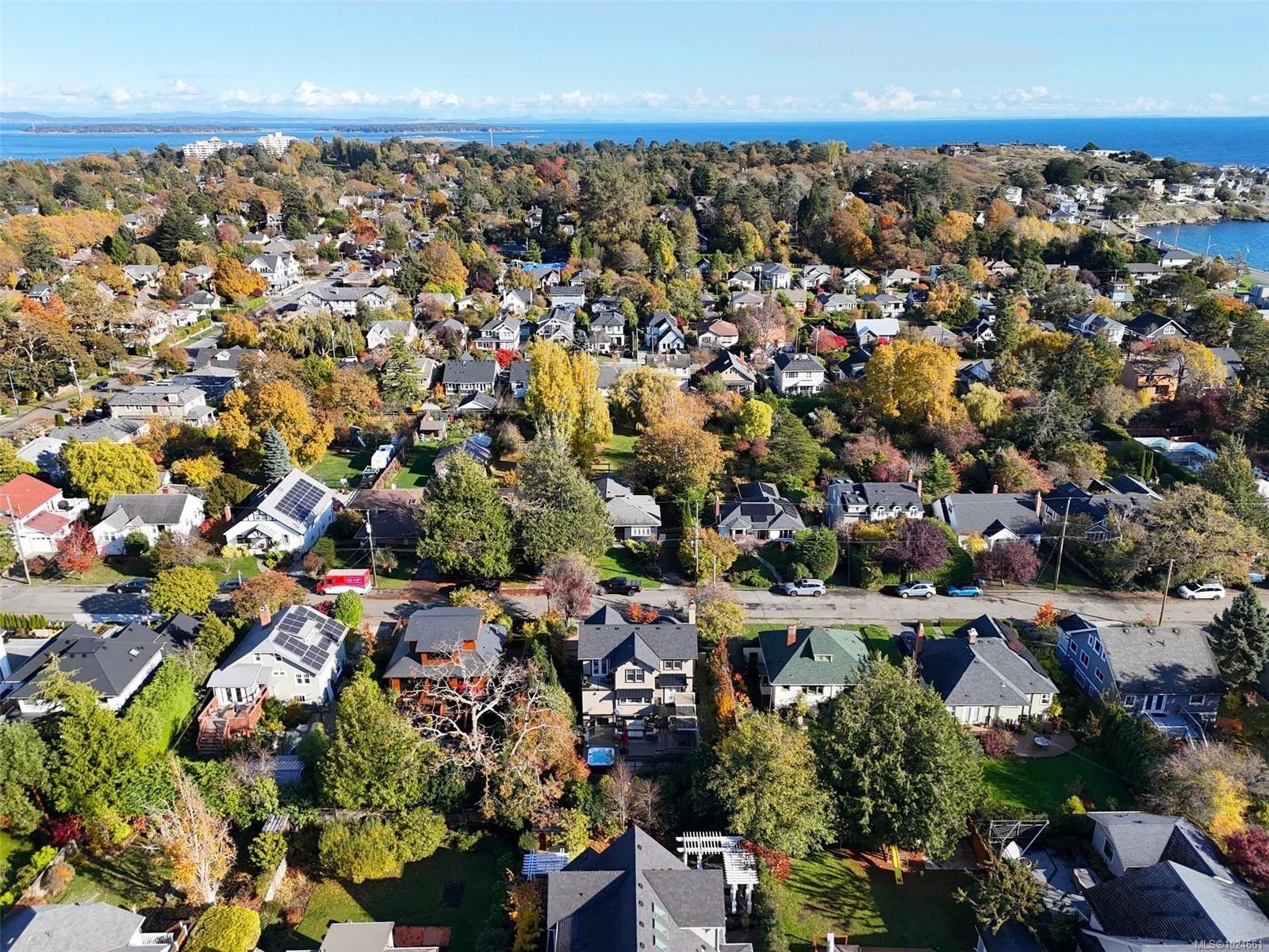 614 Monterey Ave, Oak Bay, BC