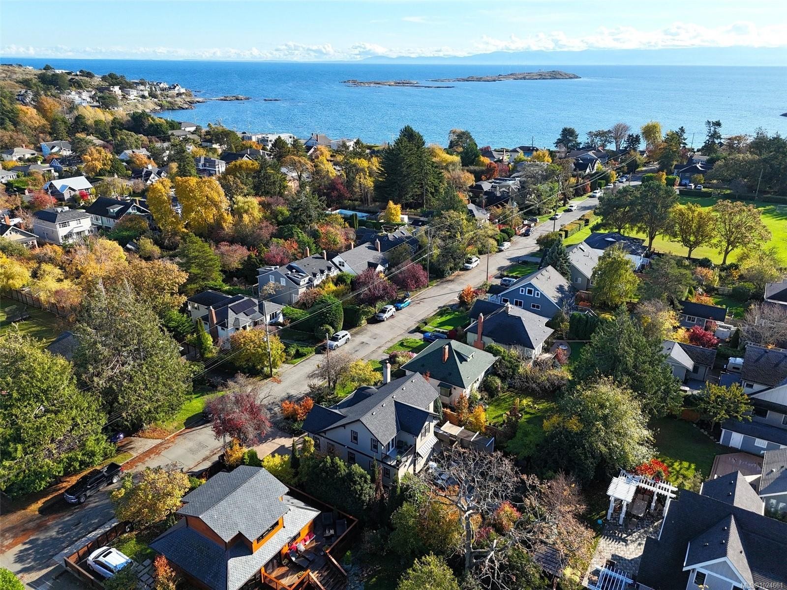 614 Monterey Ave, Oak Bay, BC