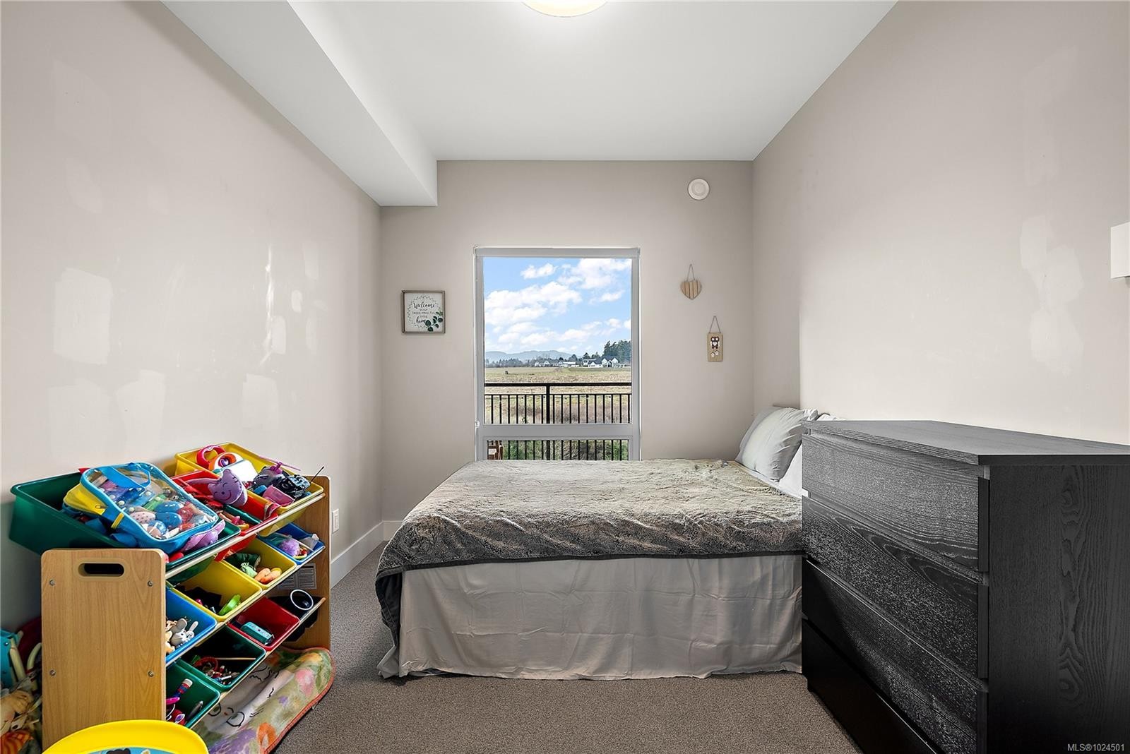 402-2500 Hackett Cres, Central Saanich, BC - Indoor Photo Showing Bedroom