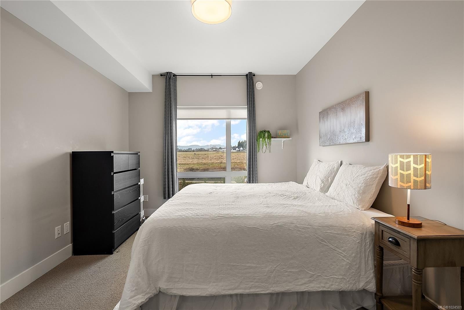 402-2500 Hackett Cres, Central Saanich, BC - Indoor Photo Showing Bedroom