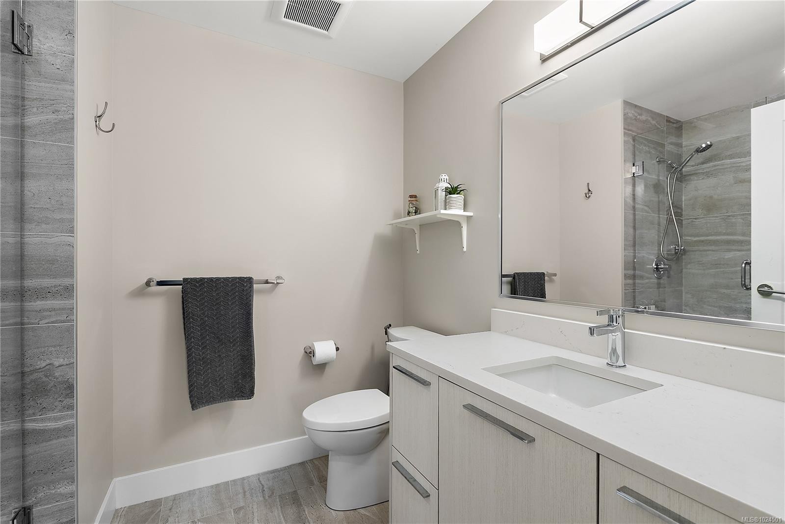 402-2500 Hackett Cres, Central Saanich, BC - Indoor Photo Showing Bathroom