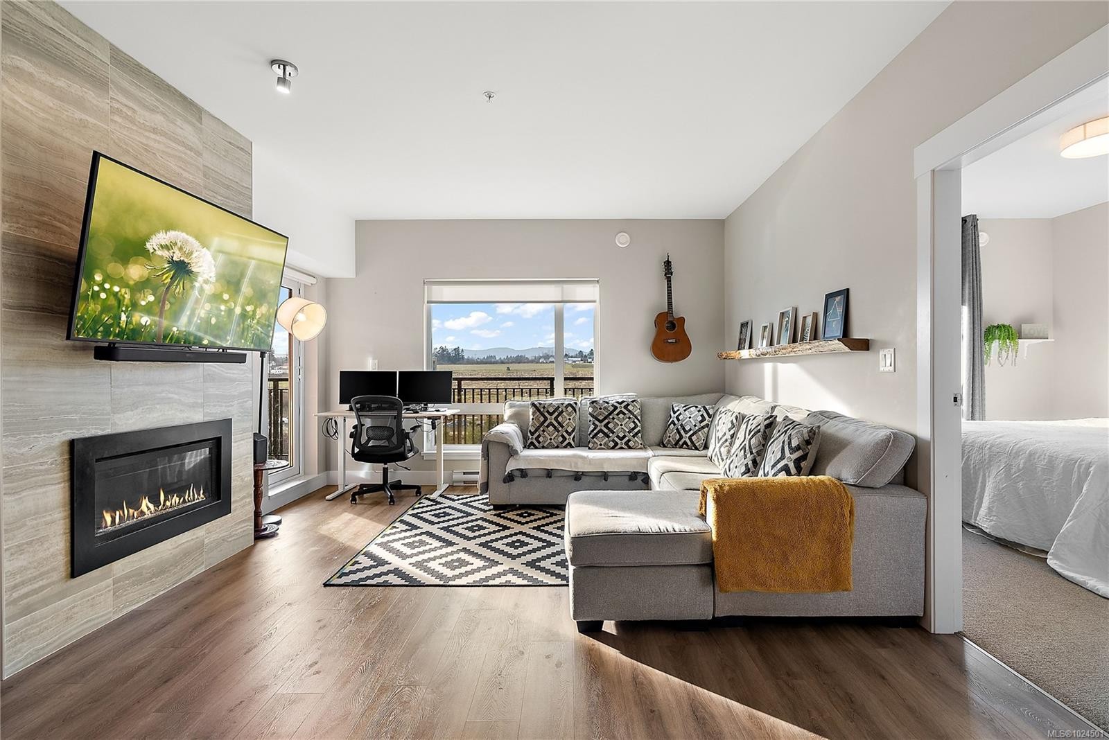 402-2500 Hackett Cres, Central Saanich, BC - Indoor Photo Showing Living Room With Fireplace
