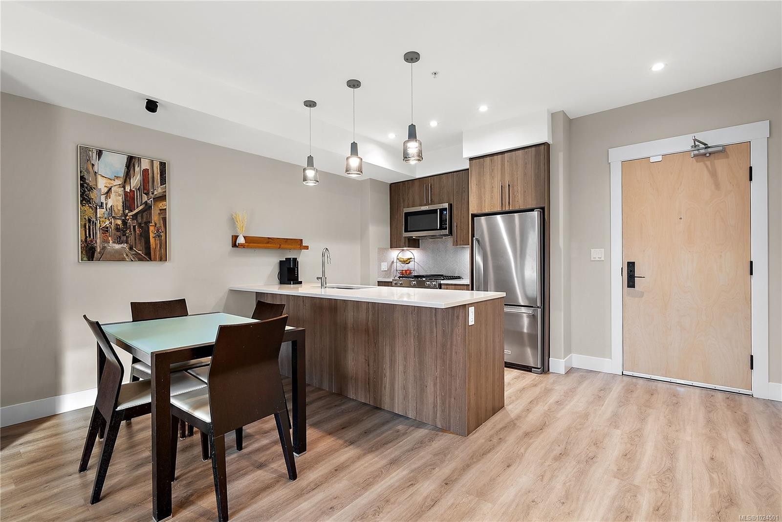 402-2500 Hackett Cres, Central Saanich, BC - Indoor