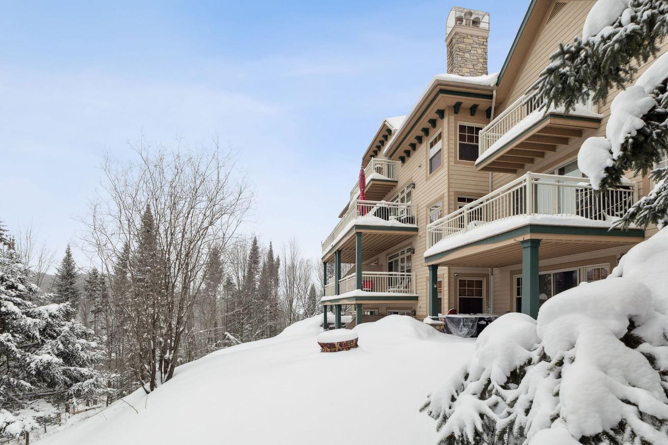 Cour - 7-175 Rue Du Mont-Plaisant, Mont-Tremblant, QC - Outdoor With Balcony