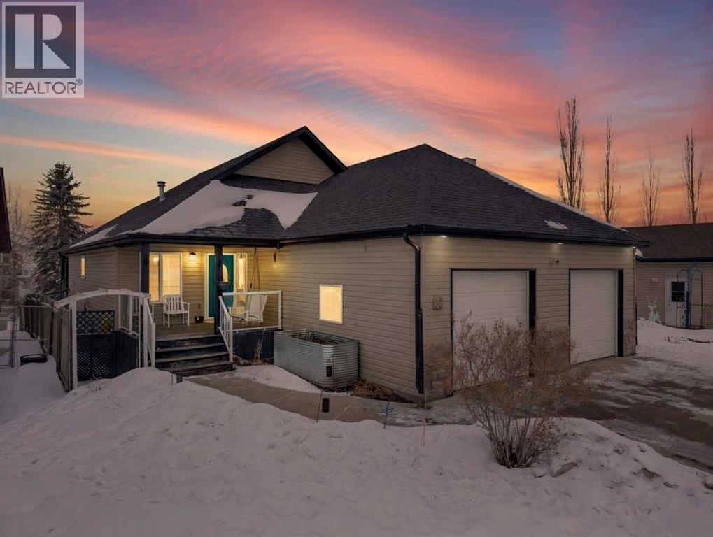 18 Lampard Crescent, Red Deer, AB - Outdoor With Deck Patio Veranda