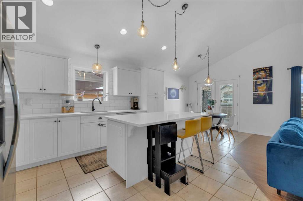 18 Lampard Crescent, Red Deer, AB - Indoor Photo Showing Kitchen With Upgraded Kitchen