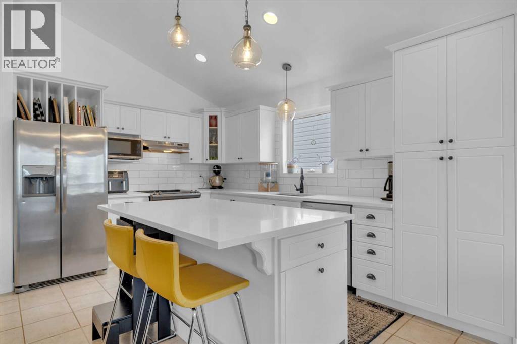 18 Lampard Crescent, Red Deer, AB - Indoor Photo Showing Kitchen With Upgraded Kitchen