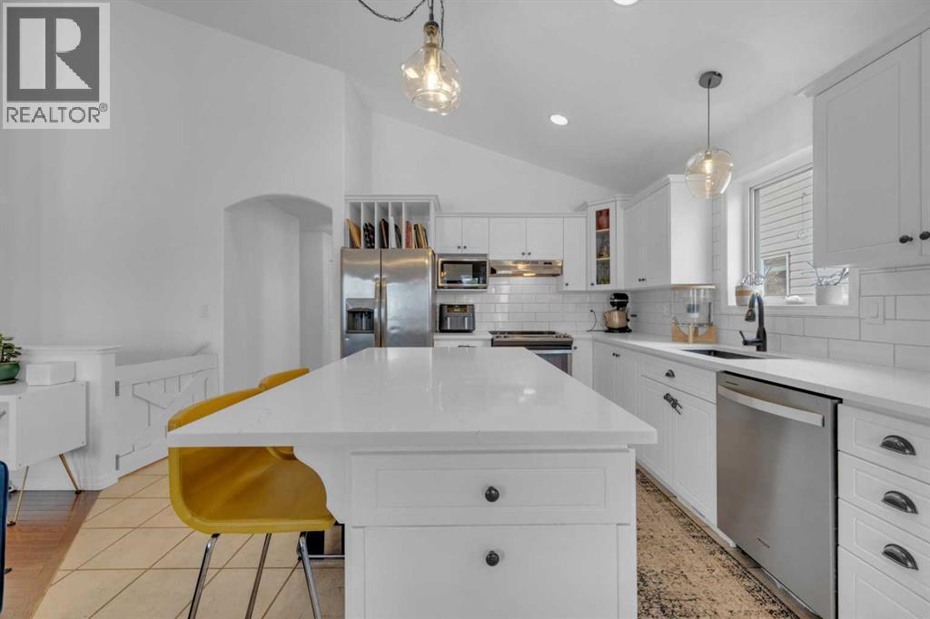 18 Lampard Crescent, Red Deer, AB - Indoor Photo Showing Kitchen With Stainless Steel Kitchen With Upgraded Kitchen