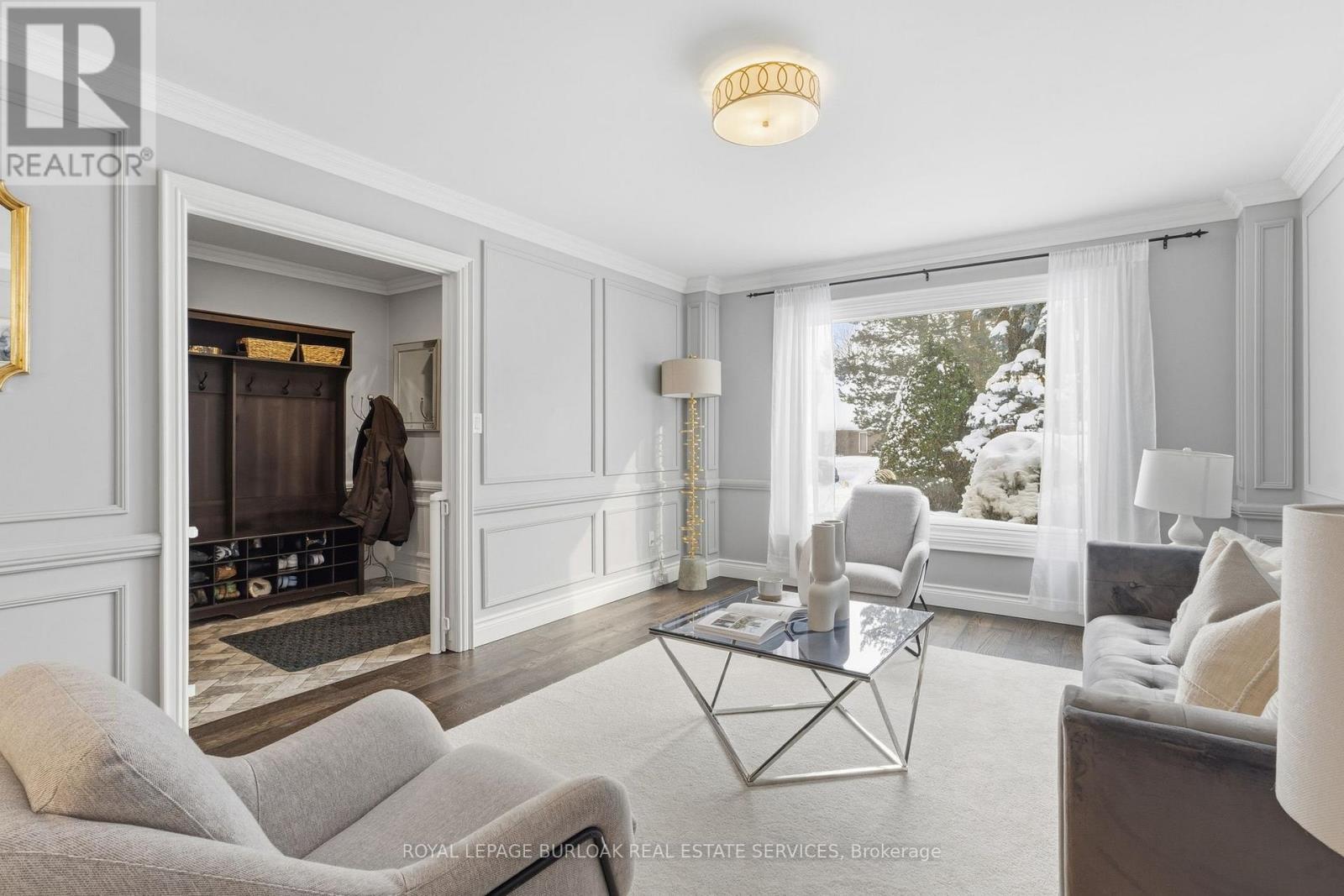 946 Nora Drive, Burlington, ON - Indoor Photo Showing Living Room
