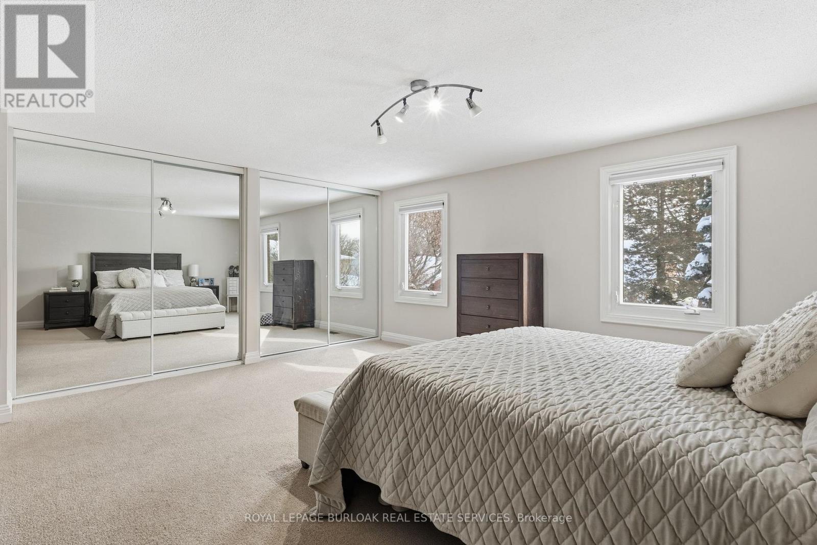 946 Nora Drive, Burlington, ON - Indoor Photo Showing Bedroom