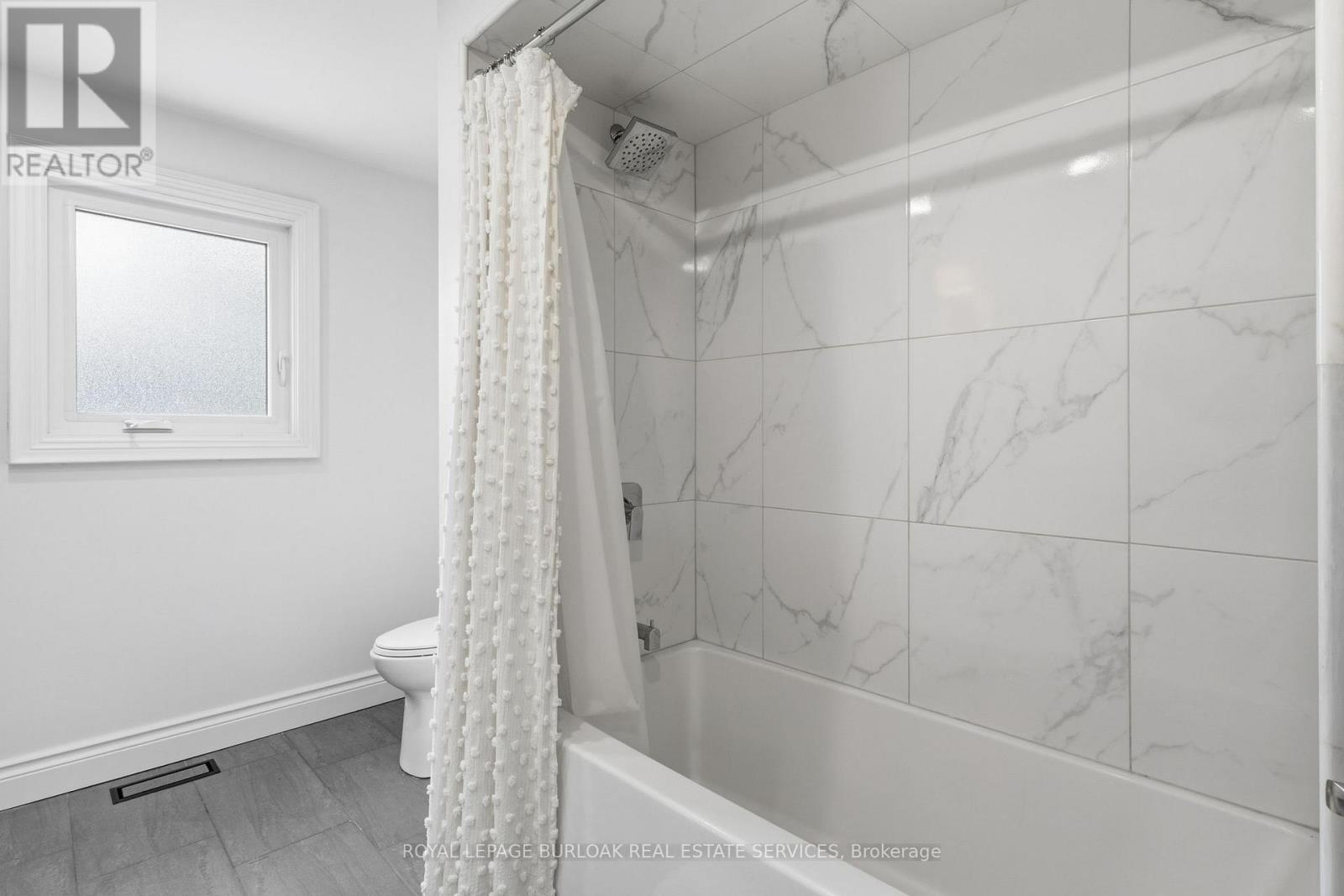 946 Nora Drive, Burlington, ON - Indoor Photo Showing Bathroom