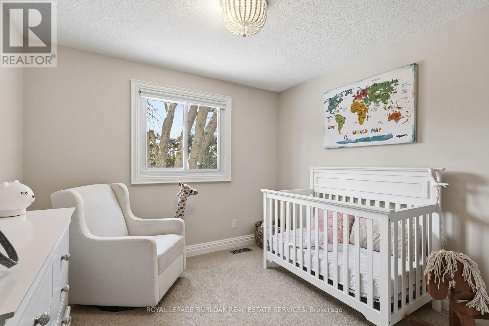 946 Nora Drive, Burlington, ON - Indoor Photo Showing Bedroom