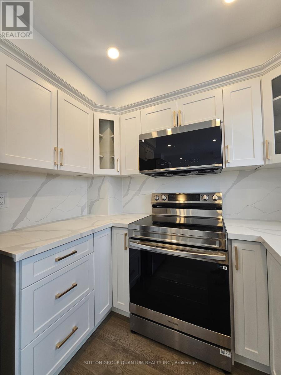 2084 Hunt Crescent, Burlington, ON - Indoor Photo Showing Kitchen