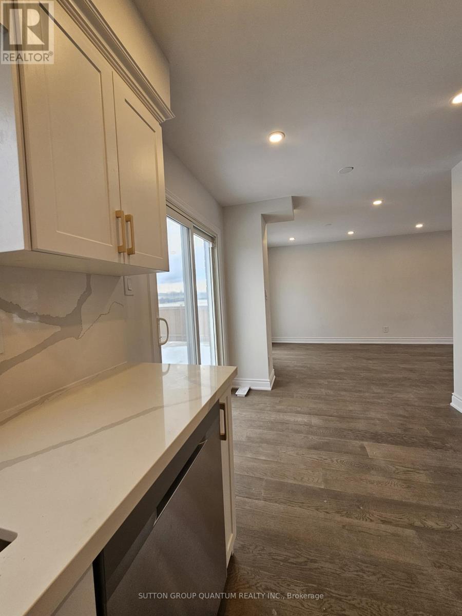 2084 Hunt Crescent, Burlington, ON - Indoor