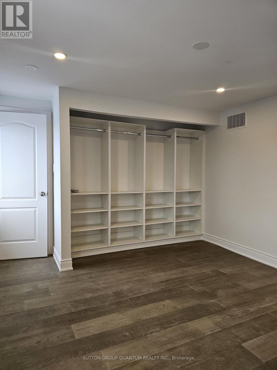 2084 Hunt Crescent, Burlington, ON - Indoor