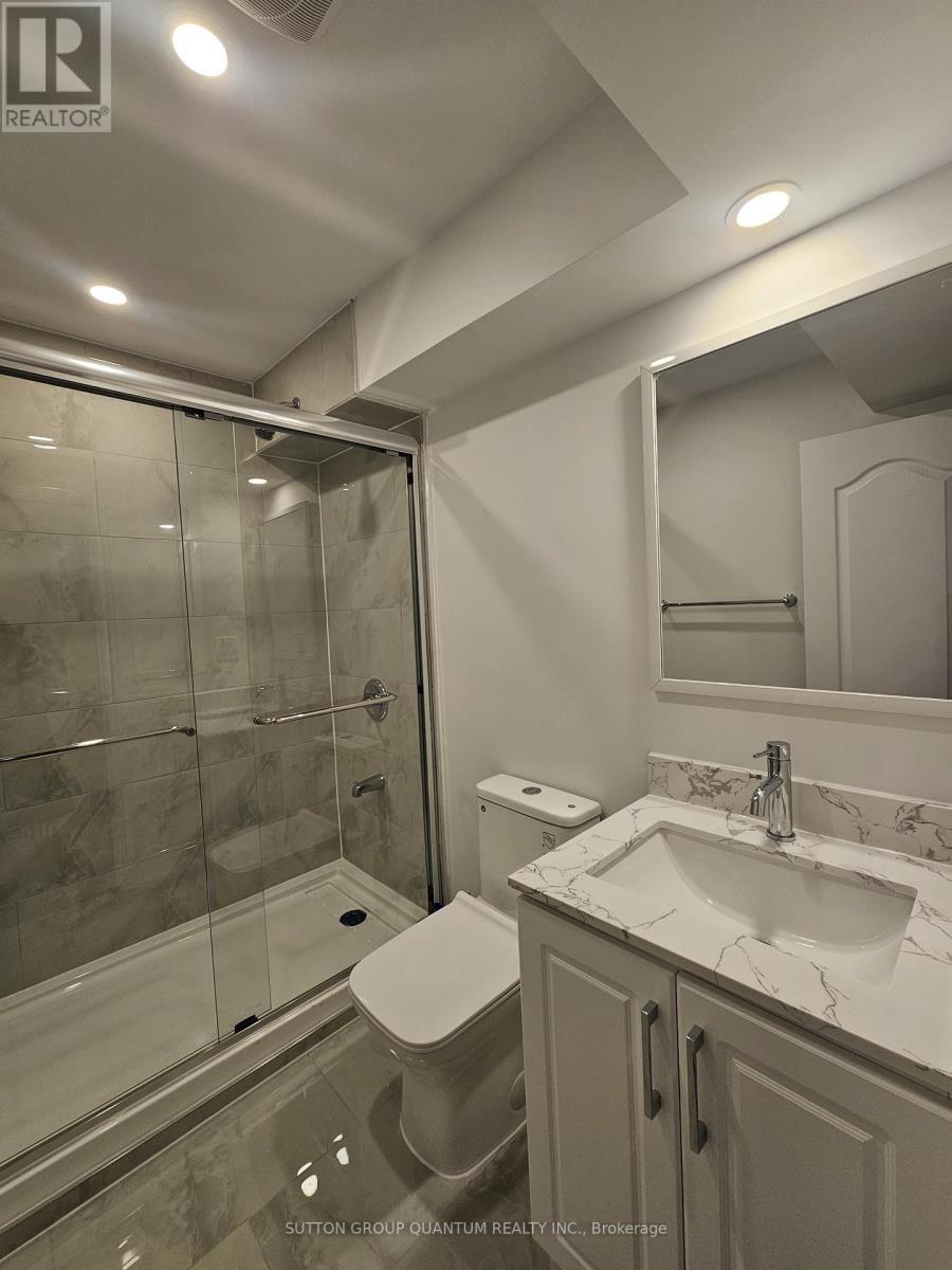 2084 Hunt Crescent, Burlington, ON - Indoor Photo Showing Bathroom