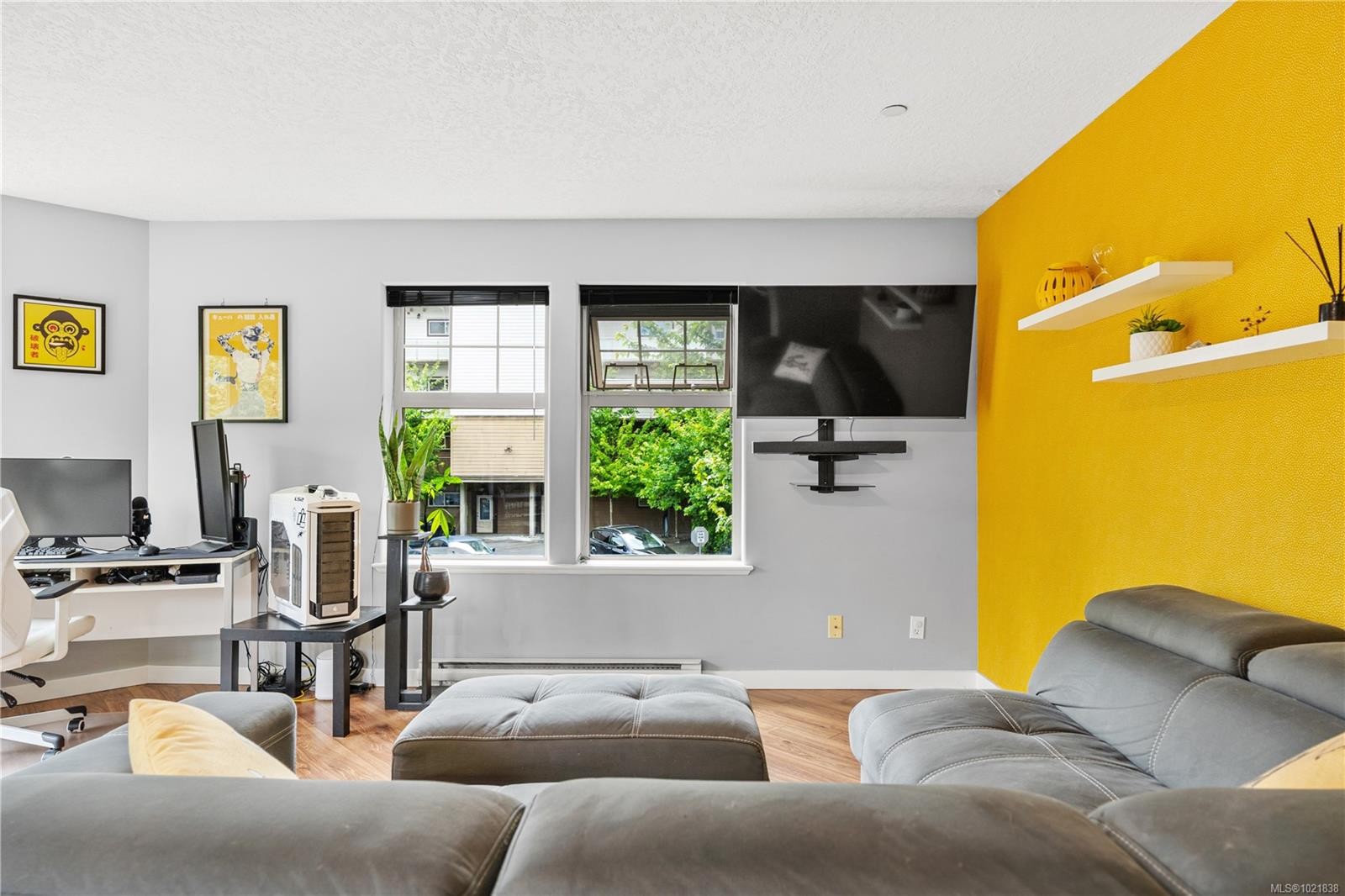201-908 Brock Ave, Langford, BC - Indoor Photo Showing Living Room