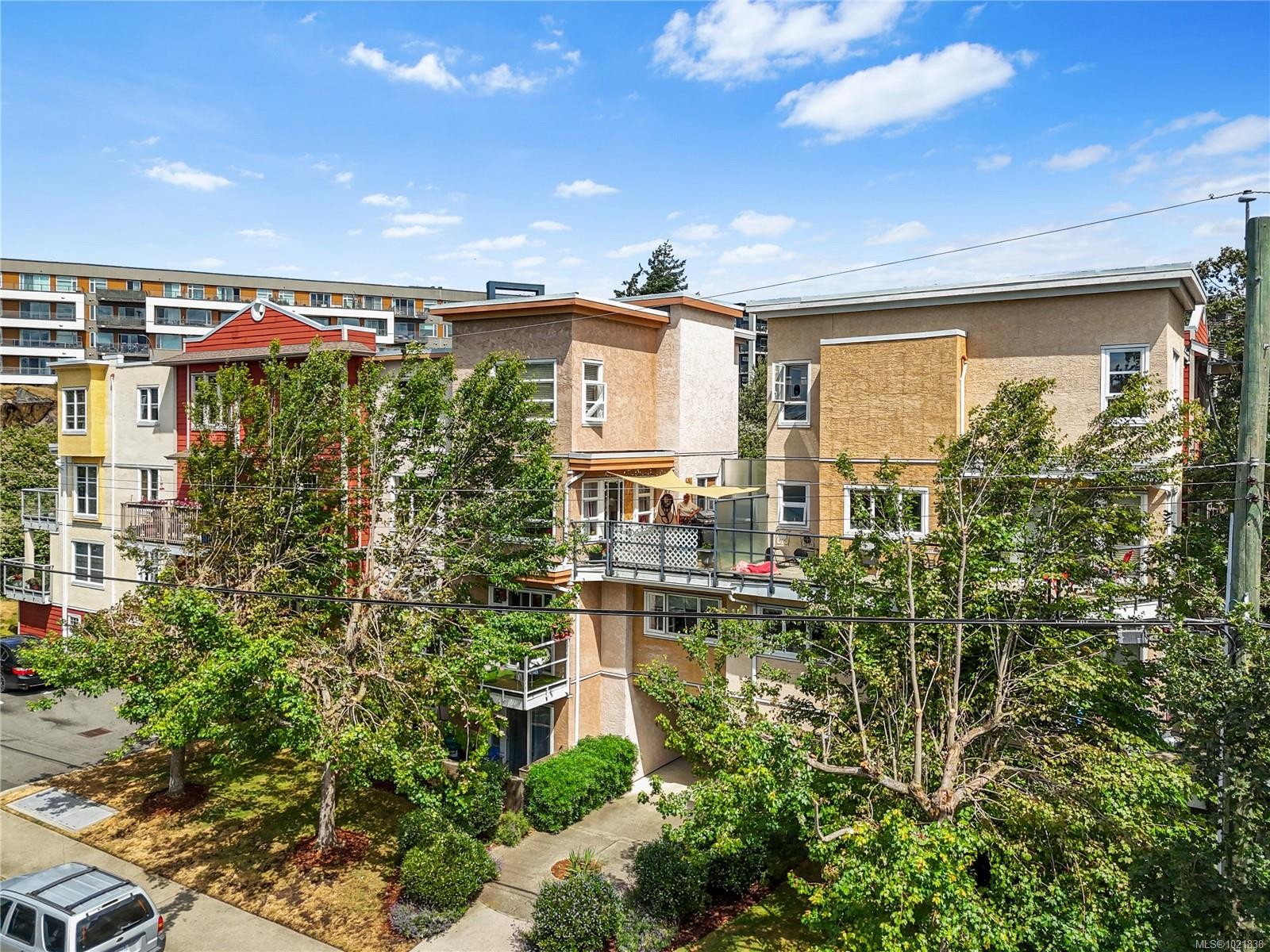 201-908 Brock Ave, Langford, BC - Outdoor