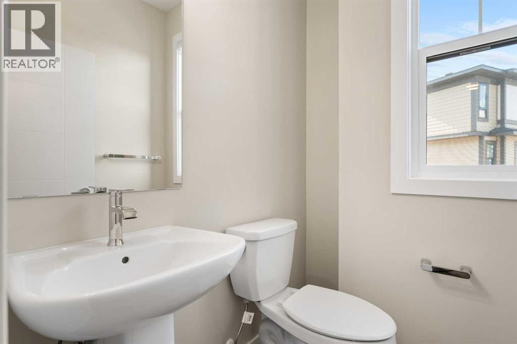 72, 285 Chelsea Court, Chestermere, AB - Indoor Photo Showing Bathroom