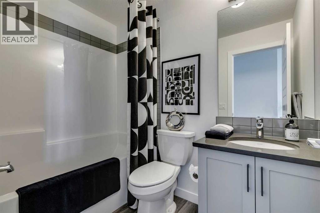 499 Lawthorn Way Se, Airdrie, AB - Indoor Photo Showing Bathroom