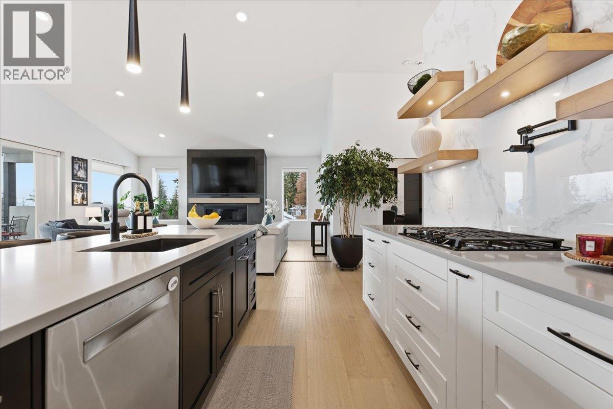 3410 Lakeshore Road Ne, Salmon Arm, BC - Indoor Photo Showing Kitchen With Upgraded Kitchen