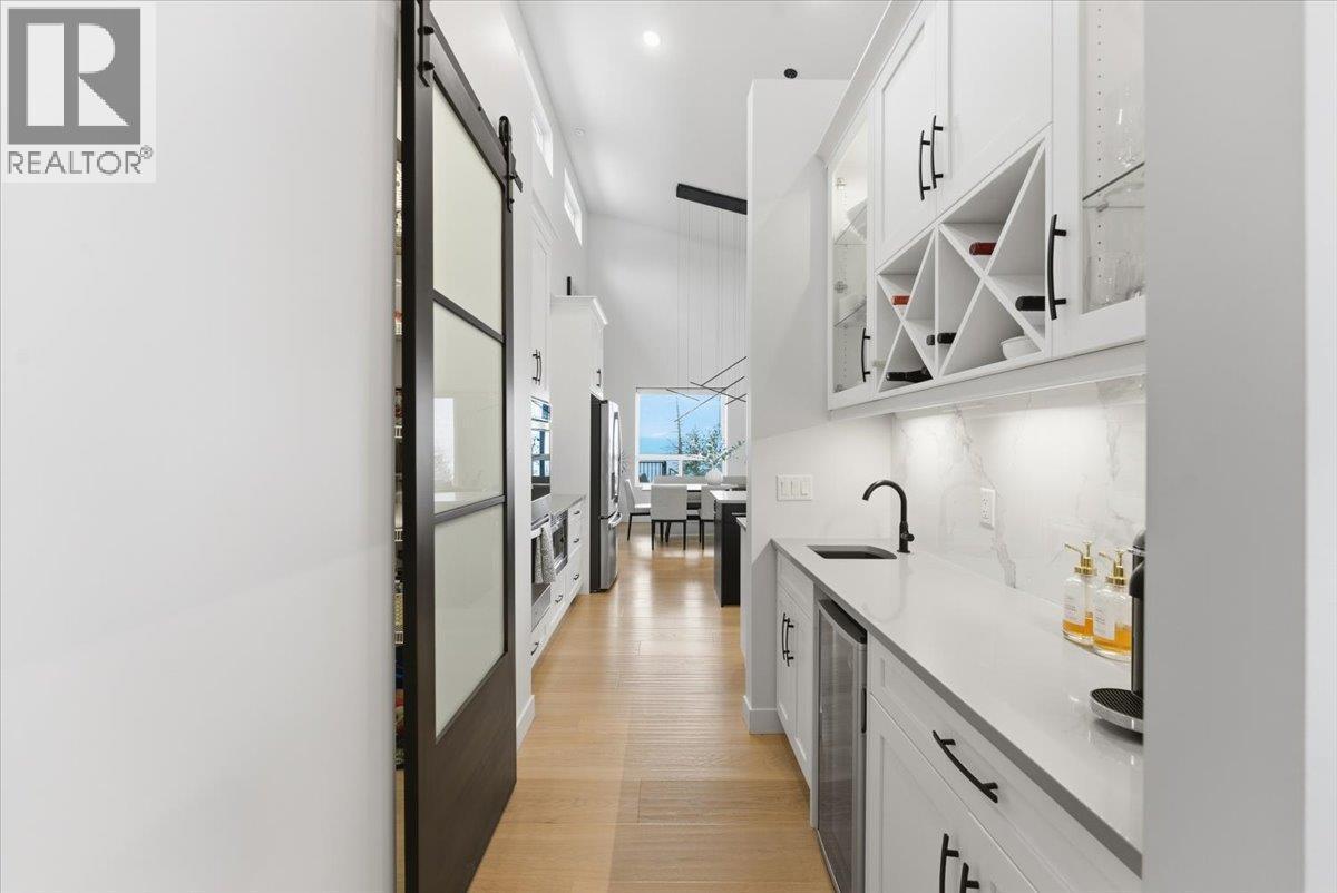 3410 Lakeshore Road Ne, Salmon Arm, BC - Indoor Photo Showing Other Room