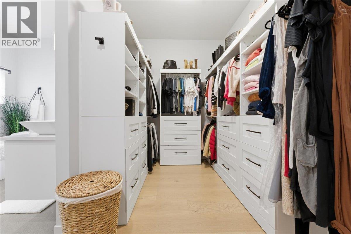 3410 Lakeshore Road Ne, Salmon Arm, BC - Indoor With Storage