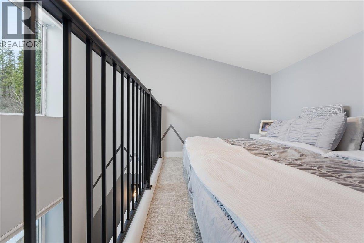 3410 Lakeshore Road Ne, Salmon Arm, BC - Indoor Photo Showing Bedroom
