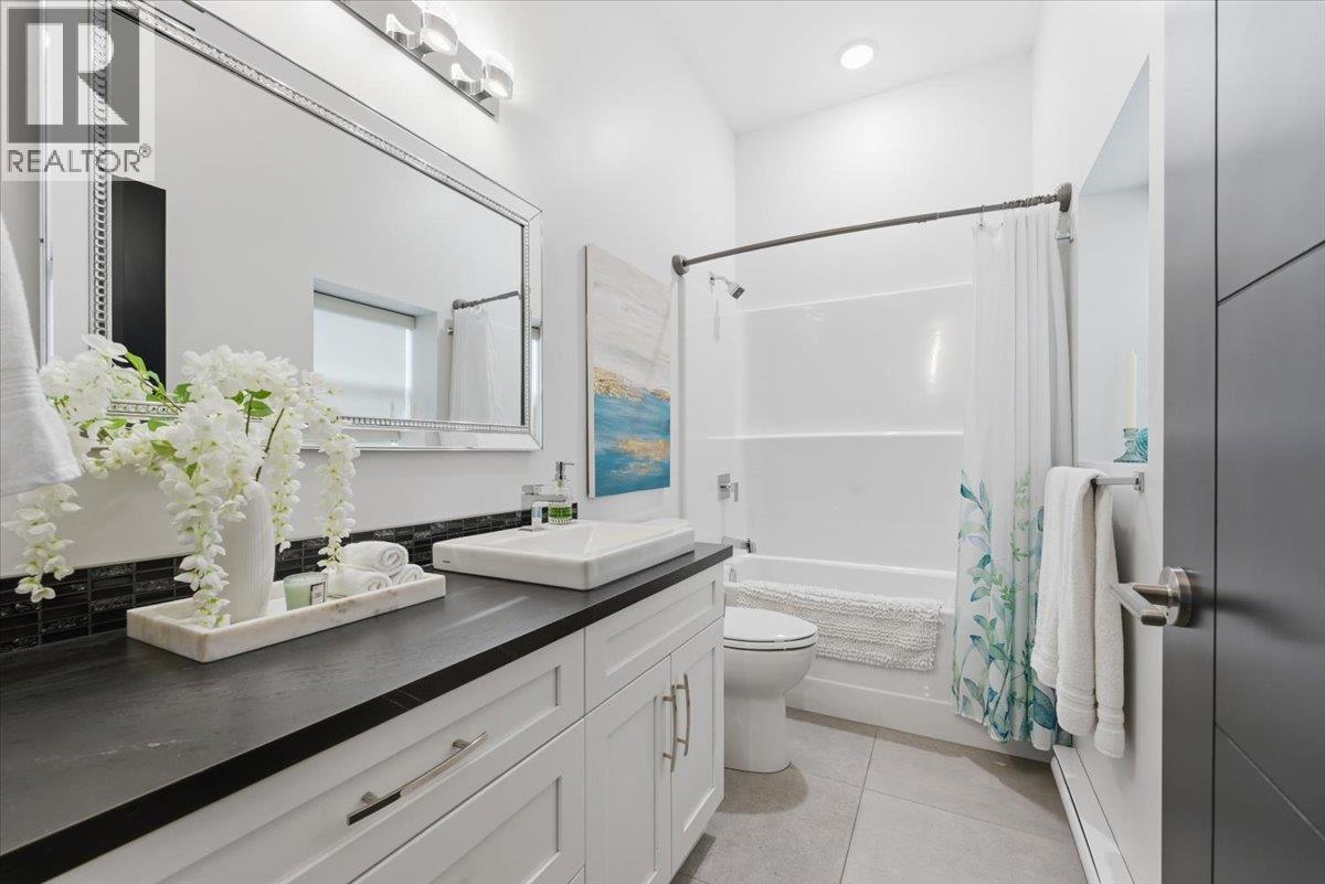 3410 Lakeshore Road Ne, Salmon Arm, BC - Indoor Photo Showing Bathroom