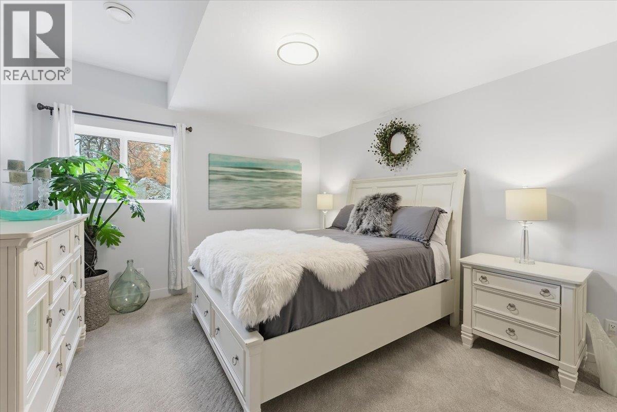3410 Lakeshore Road Ne, Salmon Arm, BC - Indoor Photo Showing Bedroom