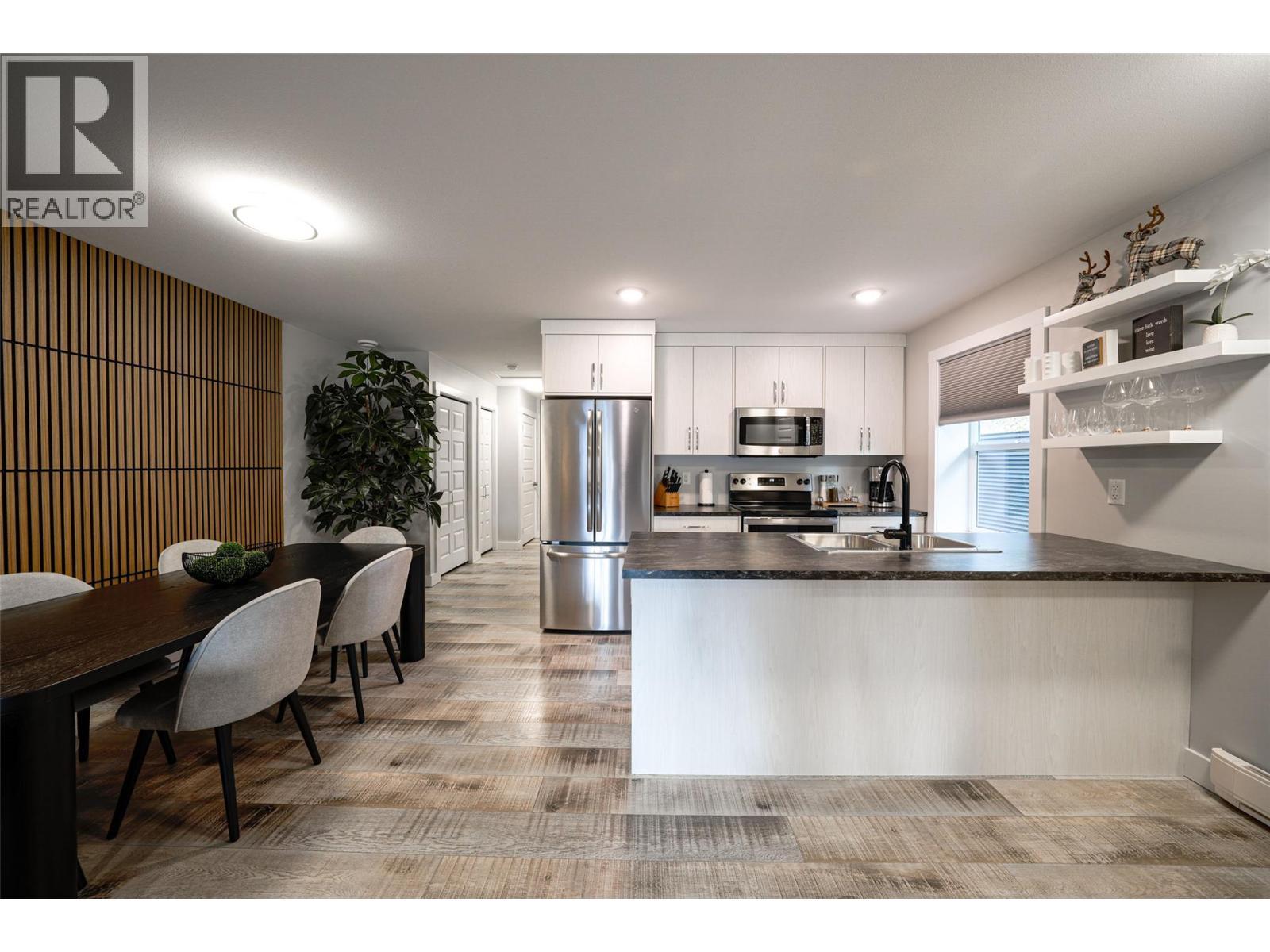 Suite - 3410 Lakeshore Road Ne, Salmon Arm, BC - Indoor Photo Showing Kitchen