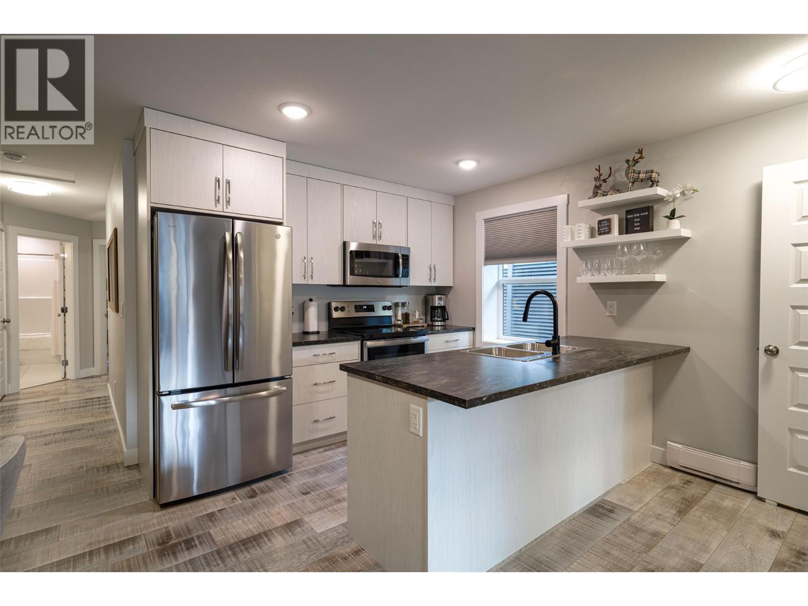Suite - 3410 Lakeshore Road Ne, Salmon Arm, BC - Indoor Photo Showing Kitchen