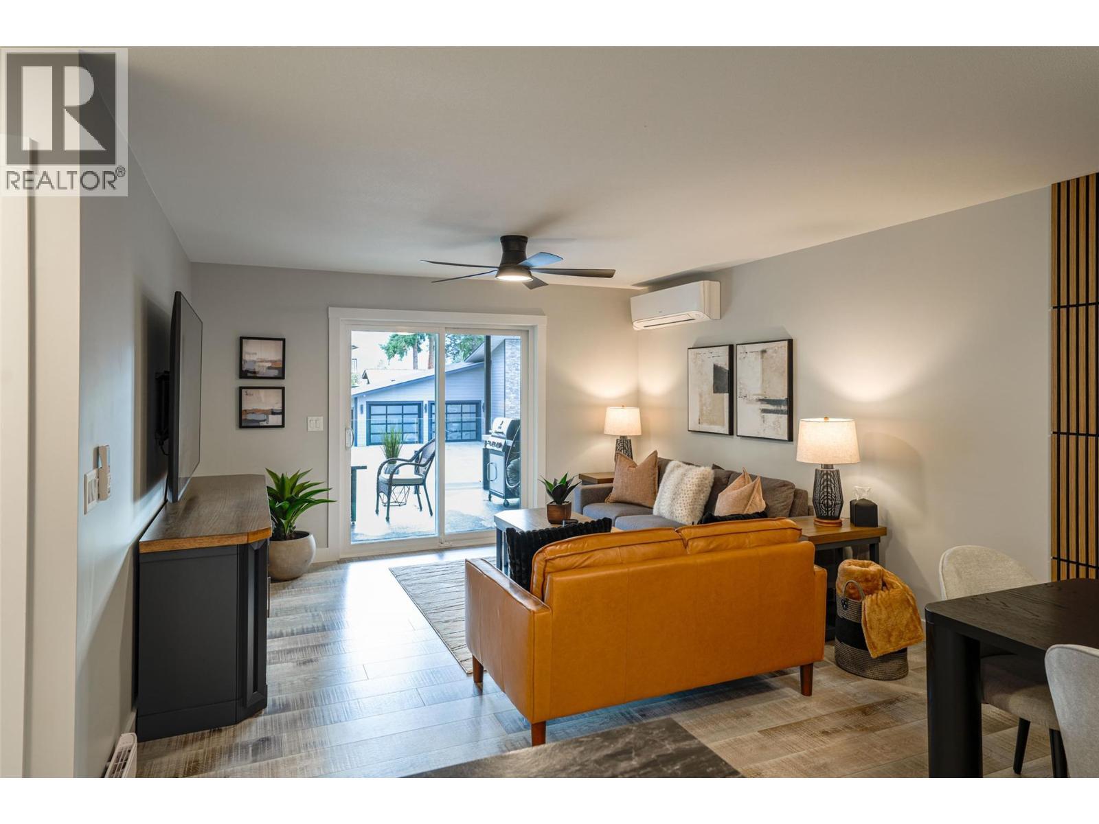 Suite - 3410 Lakeshore Road Ne, Salmon Arm, BC - Indoor Photo Showing Living Room