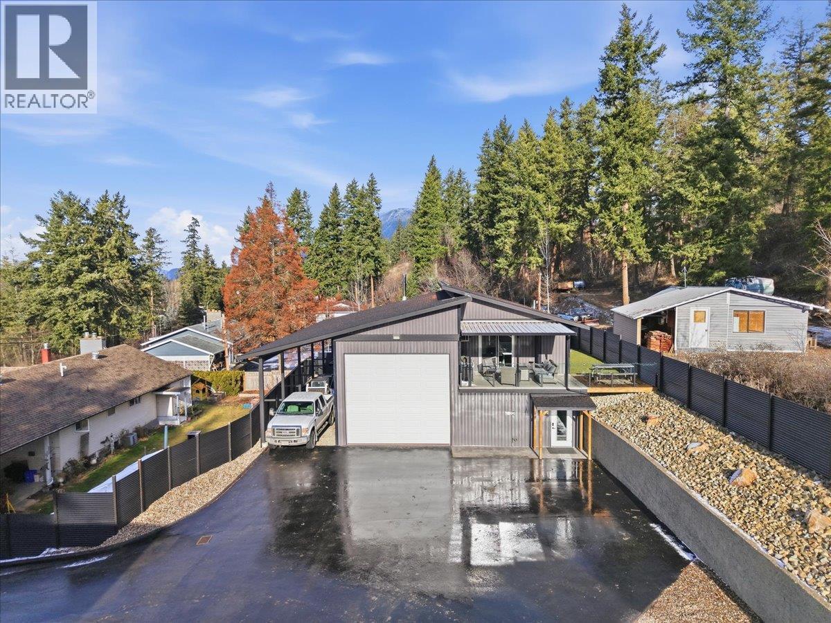 3410 Lakeshore Road Ne, Salmon Arm, BC - Outdoor