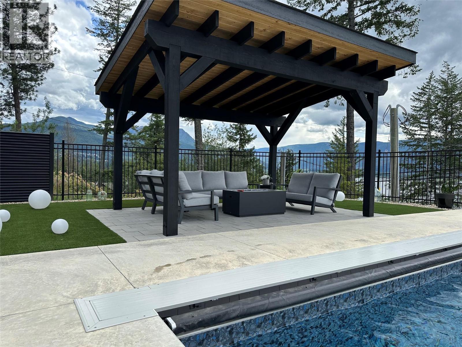 Custom pergola - 3410 Lakeshore Road Ne, Salmon Arm, BC - Outdoor