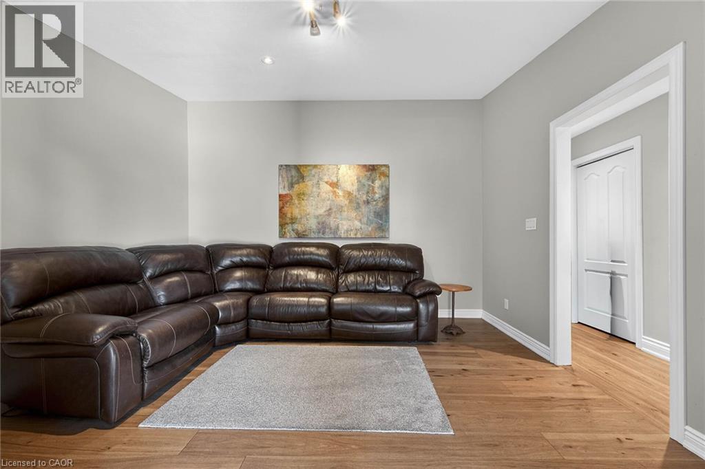 28 Buchanan Drive, Caledonia, ON - Indoor Photo Showing Living Room
