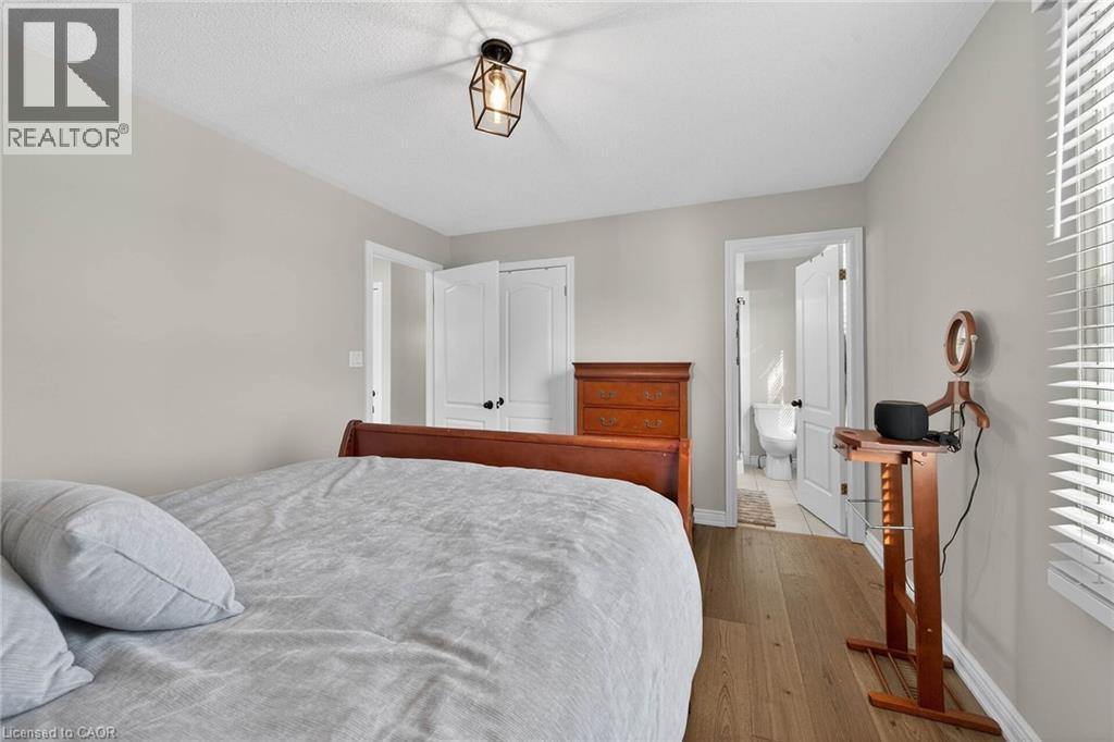 28 Buchanan Drive, Caledonia, ON - Indoor Photo Showing Bedroom